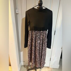 Women’s Leopard Print Midi Dress Size Medium